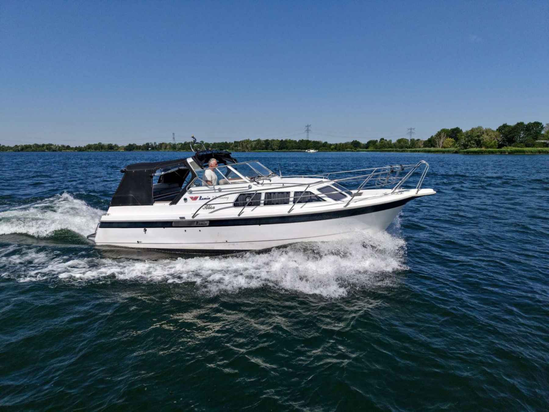 Motorboot Ramin 30 Touring Spiegeldeur