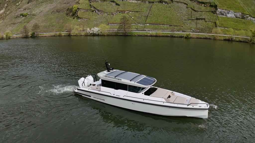Motorboot Axopar 37 XC Cross Cabin