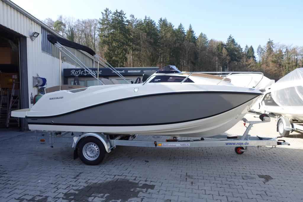 Motorboot Quicksilver Activ 555 Cabin & Trailer (auf Bestellung)
