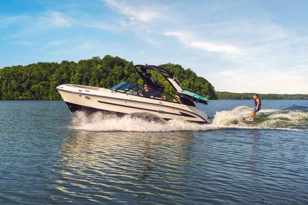 Motorboot Sea Ray SDX230E SURF & Trailer mit LIEGEPLATZ (NEU auf Bestellung)
