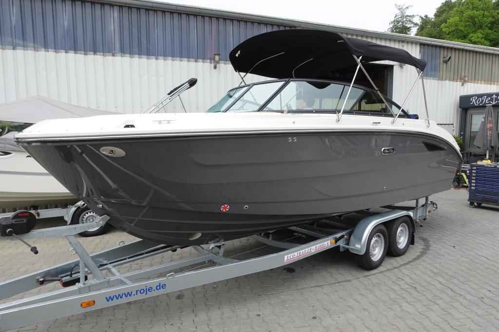 Motorboot Sea Ray SDX250E & Trailer mit LIEGEPLATZ (Lagerboot)