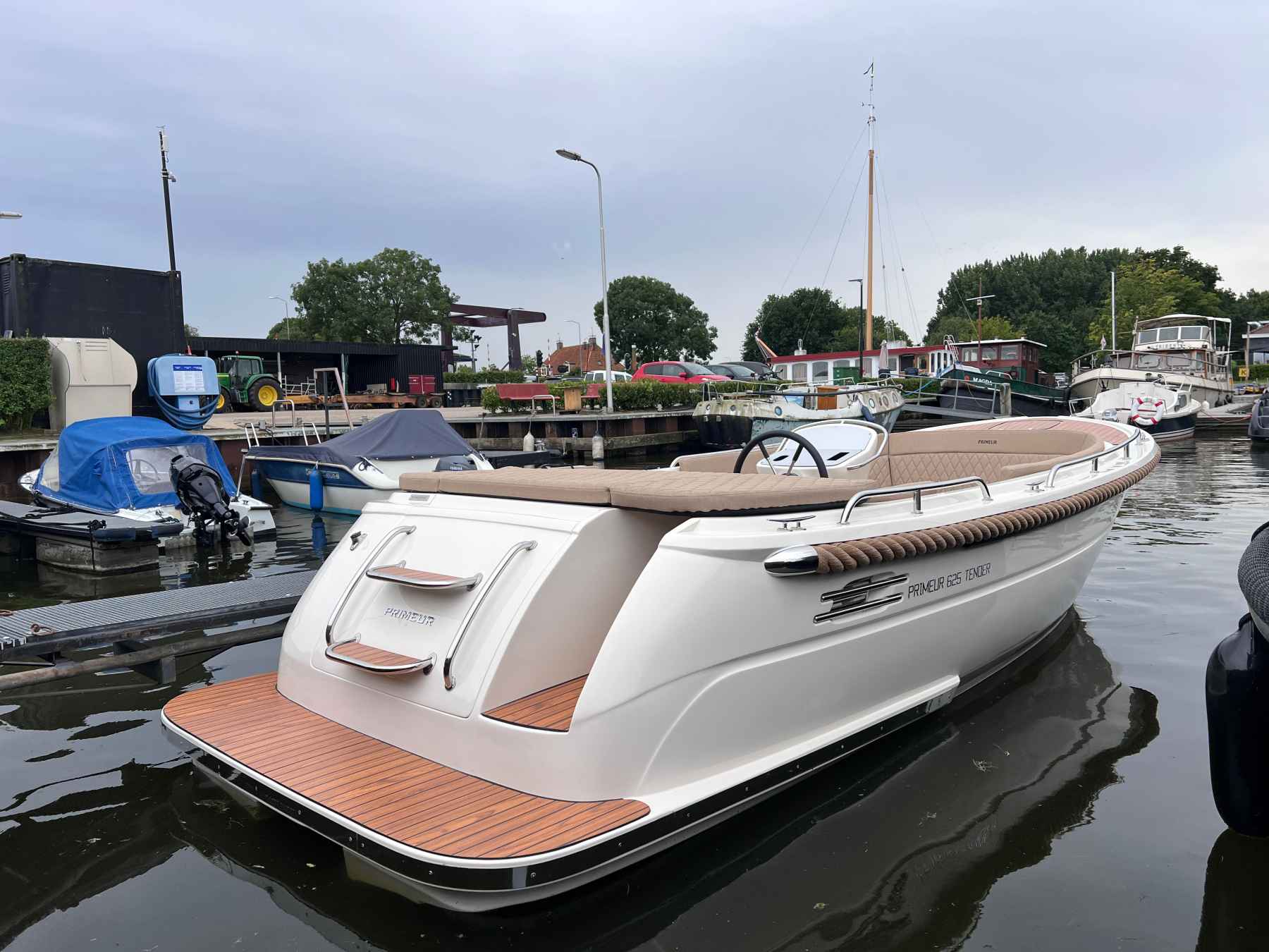 Motorboot PRIMEUR 625 Tender