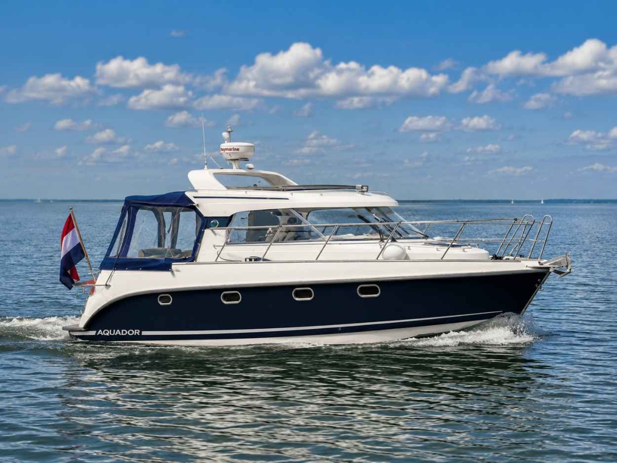 Motorboot Aquador 33 HT