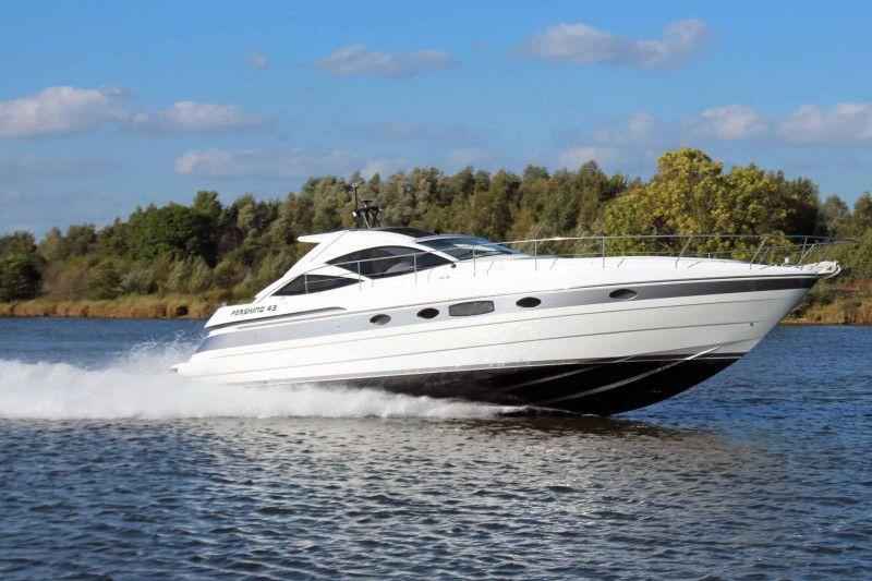 Motorboot Pershing 43 HT