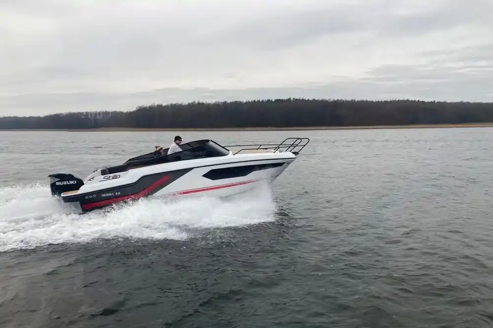 Motorboot Stillo 8.0