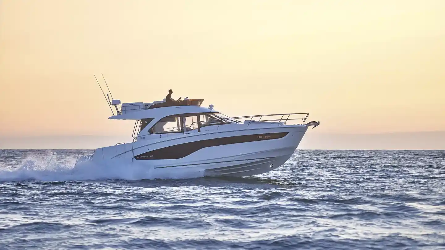 Motorboot Beneteau ANTARES 12 Fly