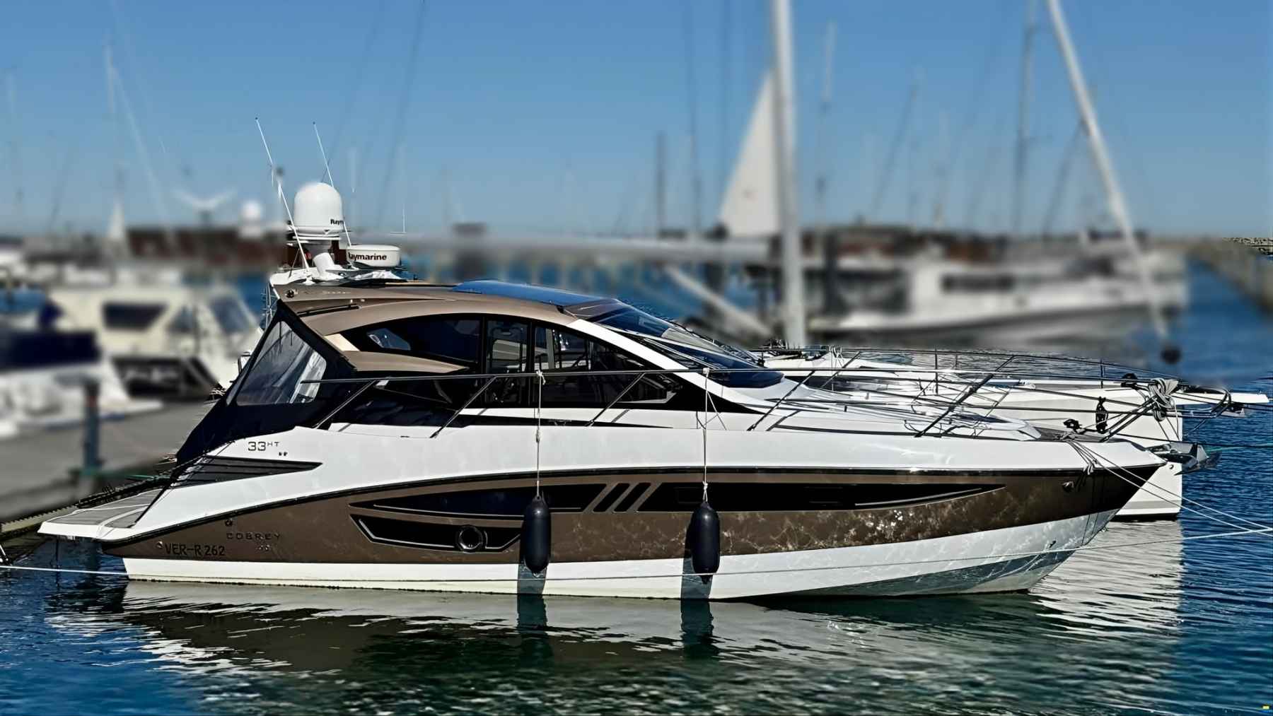 Motorboot Cobrey 33 HT